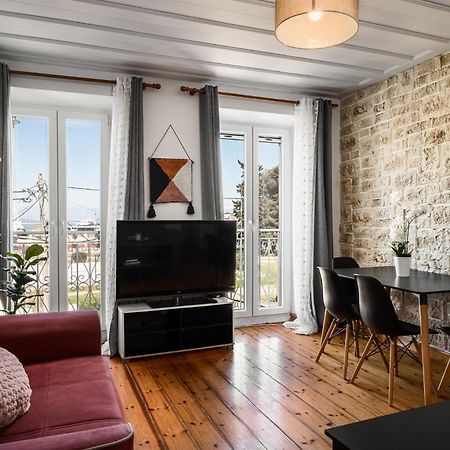 Laval Apartment Mantouki Eksteriør billede