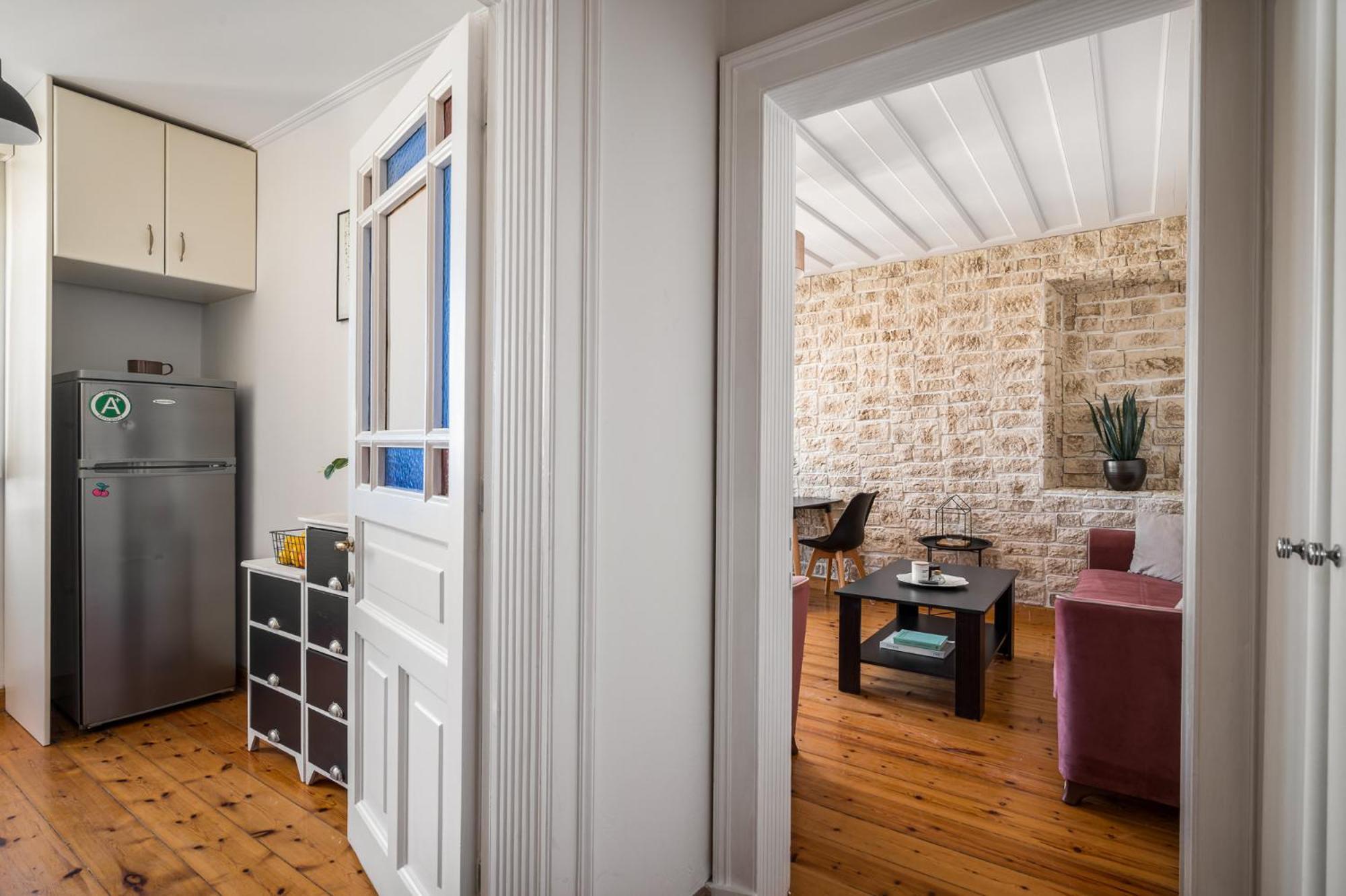 Laval Apartment Mantouki Eksteriør billede