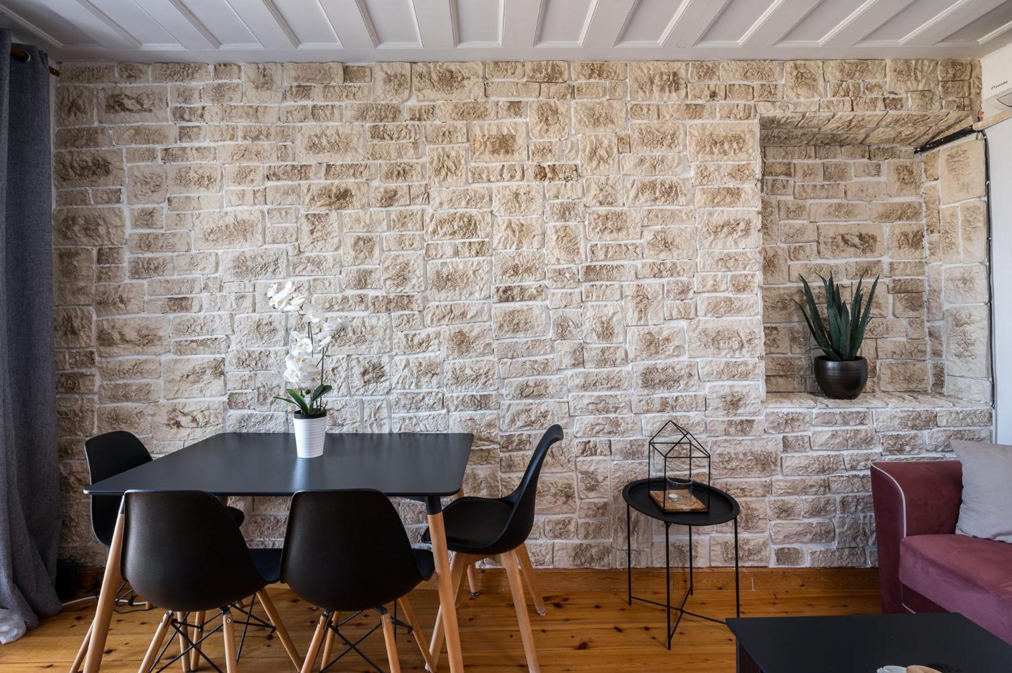Laval Apartment Mantouki Eksteriør billede