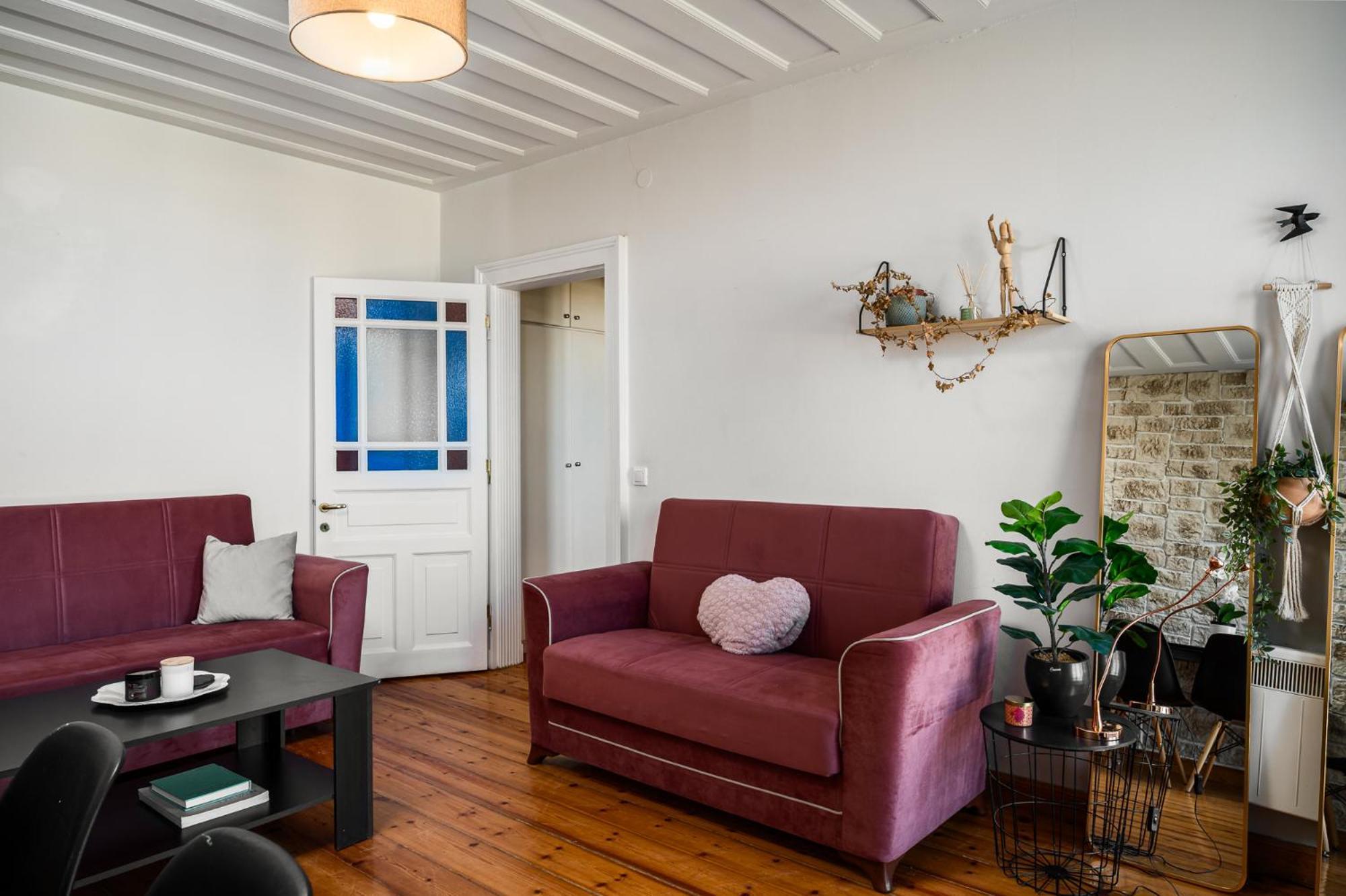 Laval Apartment Mantouki Eksteriør billede