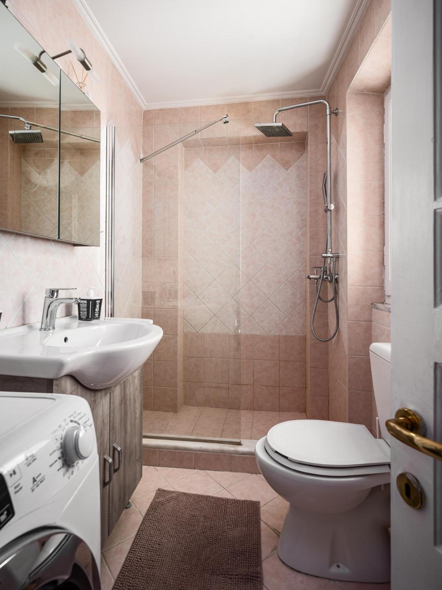 Laval Apartment Mantouki Eksteriør billede