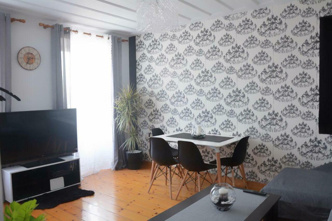 Laval Apartment Mantouki Eksteriør billede
